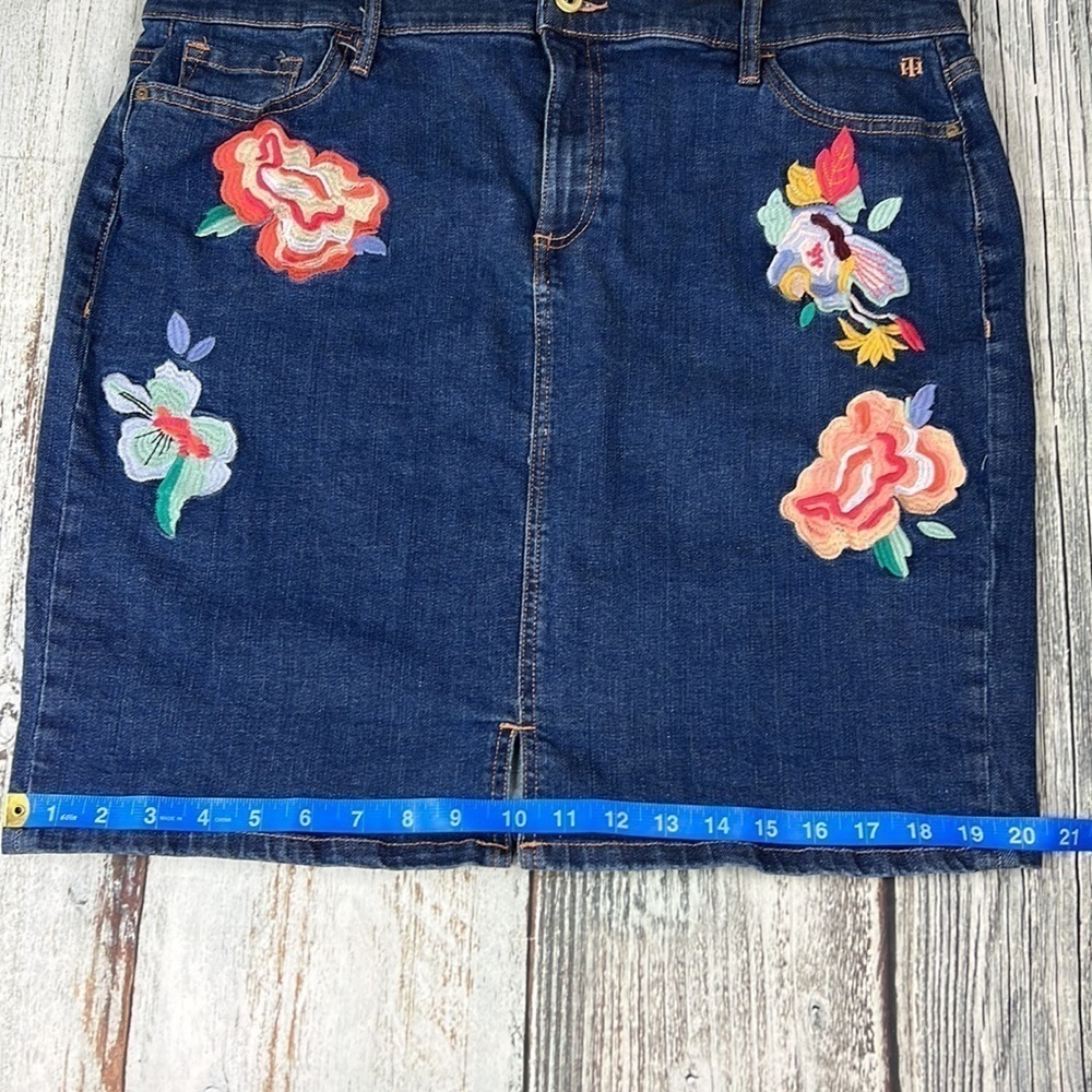 Tommy Hilfiger Denim Skirt  with Floral Design Sz 16 - Picture 7 of 10